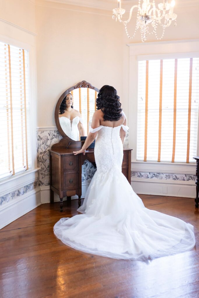 Bride getting ready at the Highland Manor in Apopka, Orlando Wedding Venue | Wedding Photo by Phavy Photography - Apopka Wedding Photographer