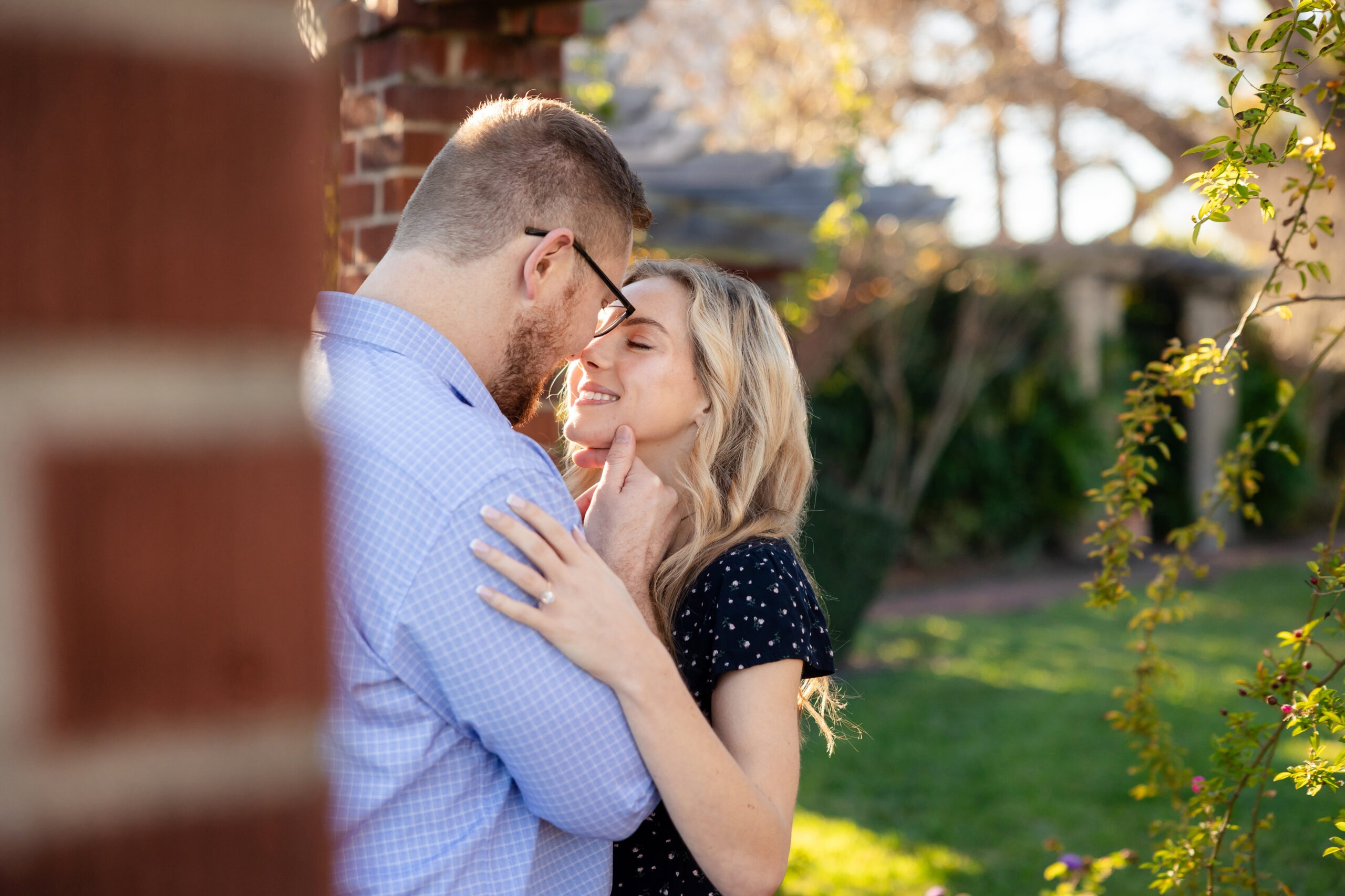Cummer Museum Engagement Photos by Phavy Photography