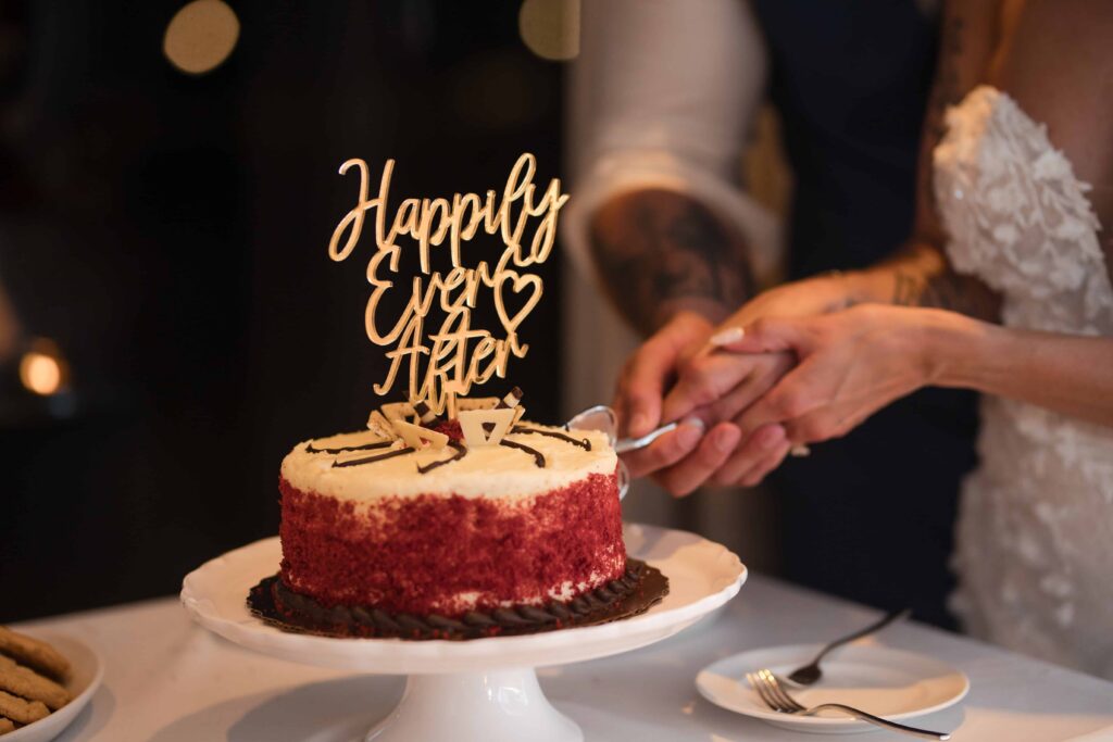 Cake Cutting Wedding Photography | Documentary style wedding photographer in Savannah