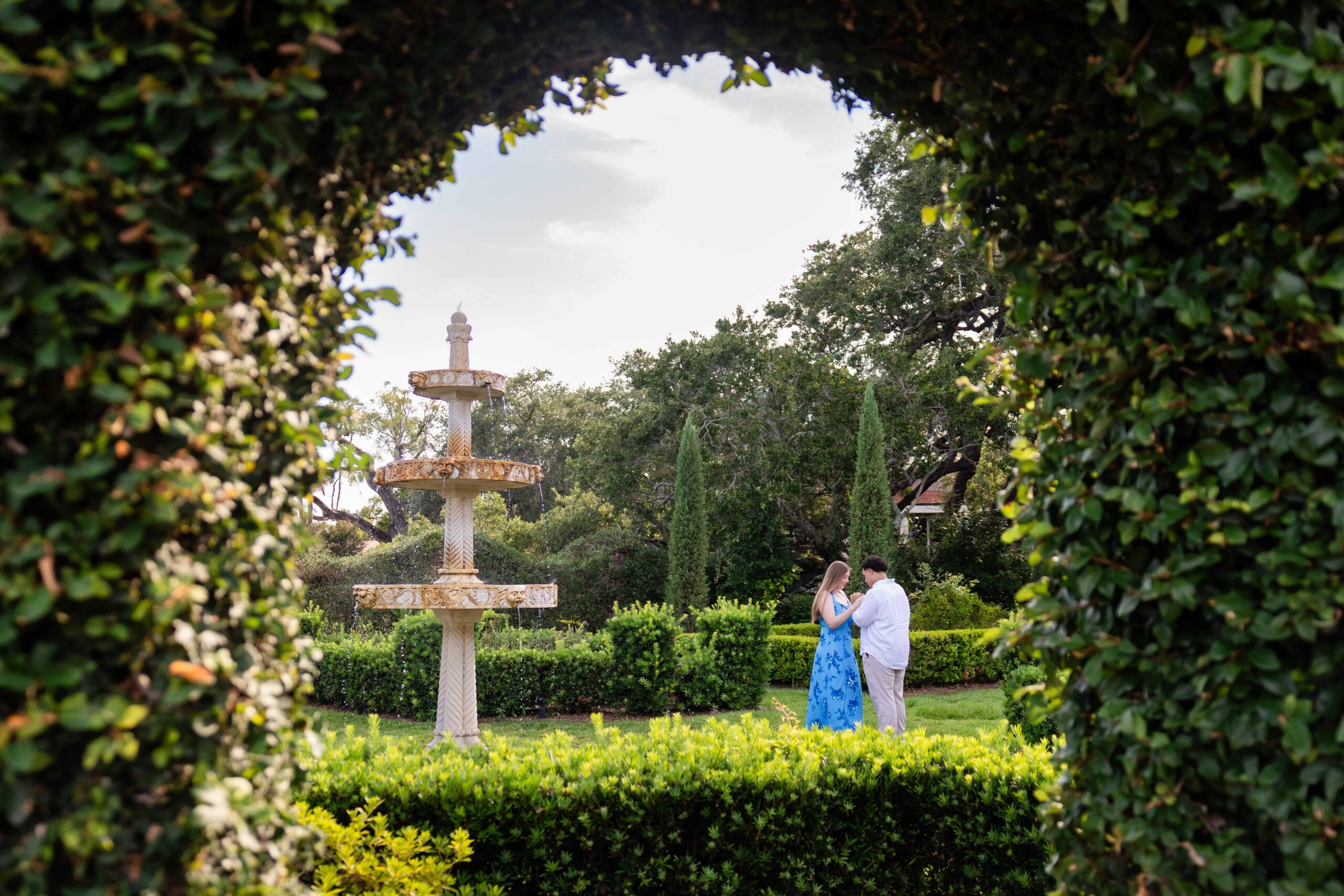 Surprise proposal photography at Cummer Museum of Arts and Gardens in Jacksonville, Florida